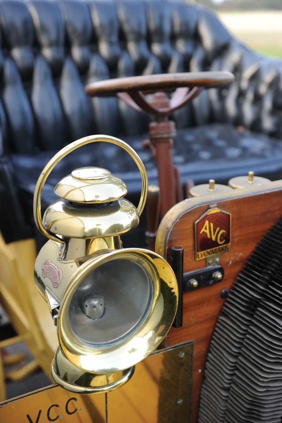 Интерьер Decauville Roadster 1900 года  (фото 8 из 10)